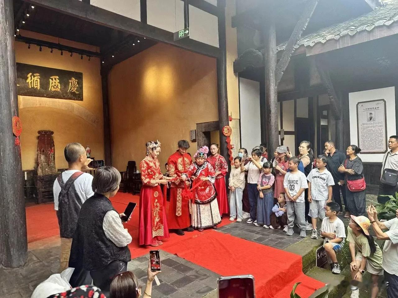 客家喜欢夜里迎亲，你知道吗？而且男婚女配最讲究八字万和，据说生肖最配的夫妻，不凡