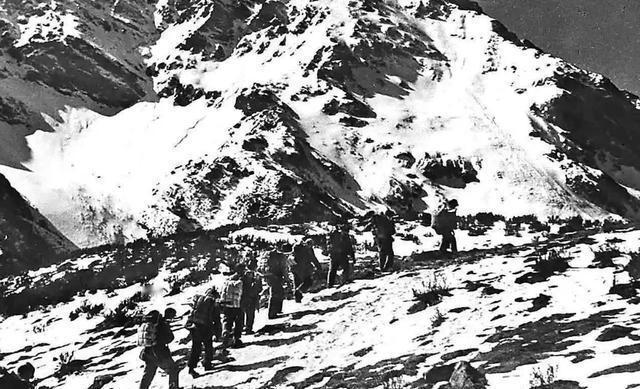 对越自卫反击战，宋时轮亲赴越南力劝许世友：不能把战士绑坦克上“把战士绑在坦克