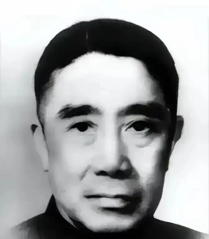 戴笠一辈子只做到副局长，军统真正的正局长，是贺耀祖，这个人表面是蒋介石心腹，暗地里帮我党几十年，最后