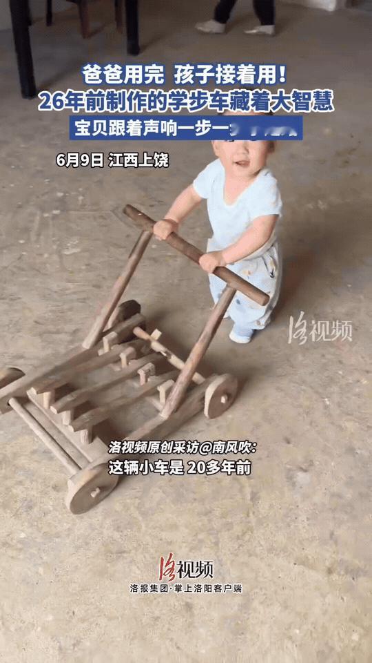 “上人民日报了”！江西上饶，视频里，小宝宝扶着一辆老式木推车学走路，一问才知道，