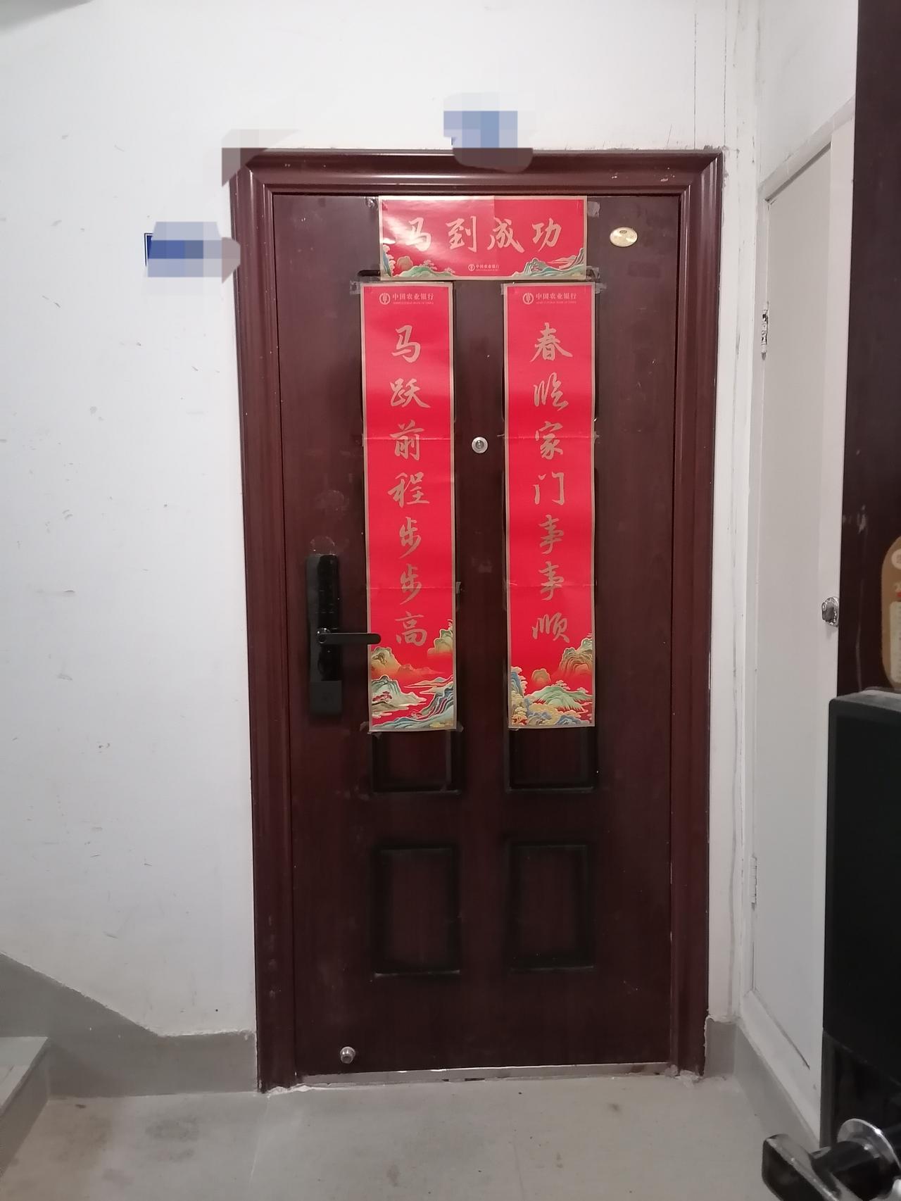 在学校时，他比我高一年级，退休前是一家大国企的老总，五四年的马。前半生，他在学