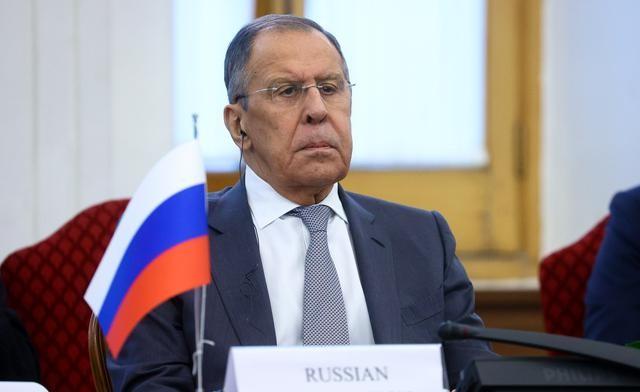 俄外长通告全球：俄只有3个盟友，中国和朝鲜都没上榜。 11月，俄罗斯外长拉夫