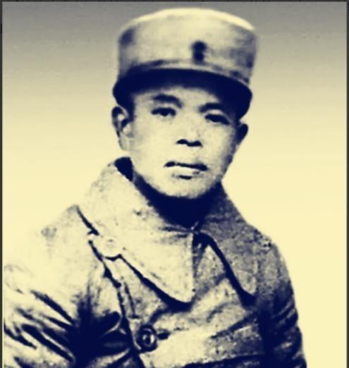 1950年6月，肖华奉命调往北京，在赴任路上，他在路边看到一位卖香烟的小贩，顿时