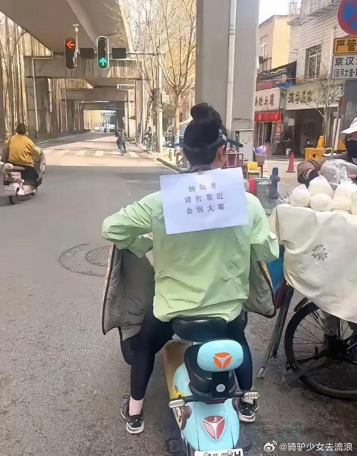 她为什么要这样写？你们知道吗？