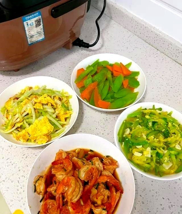 下班回到家看到66岁公公做的饭菜，我就很恼火，明明上班前我和他说了。让他