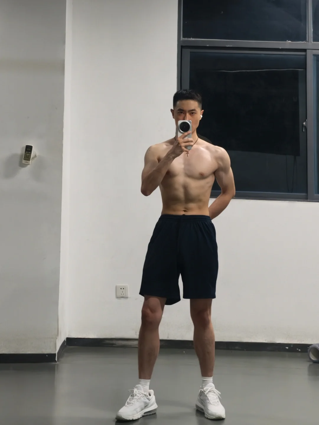 今日份运动打卡，练了背。