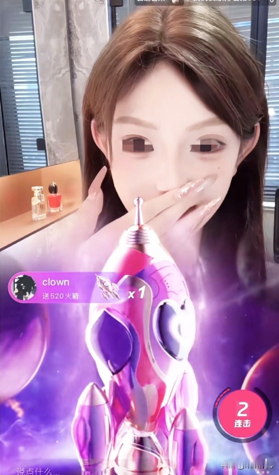女孩做了半个月主播，遇到一个“榜一大哥”，一个星期赚了3000块钱。20天后