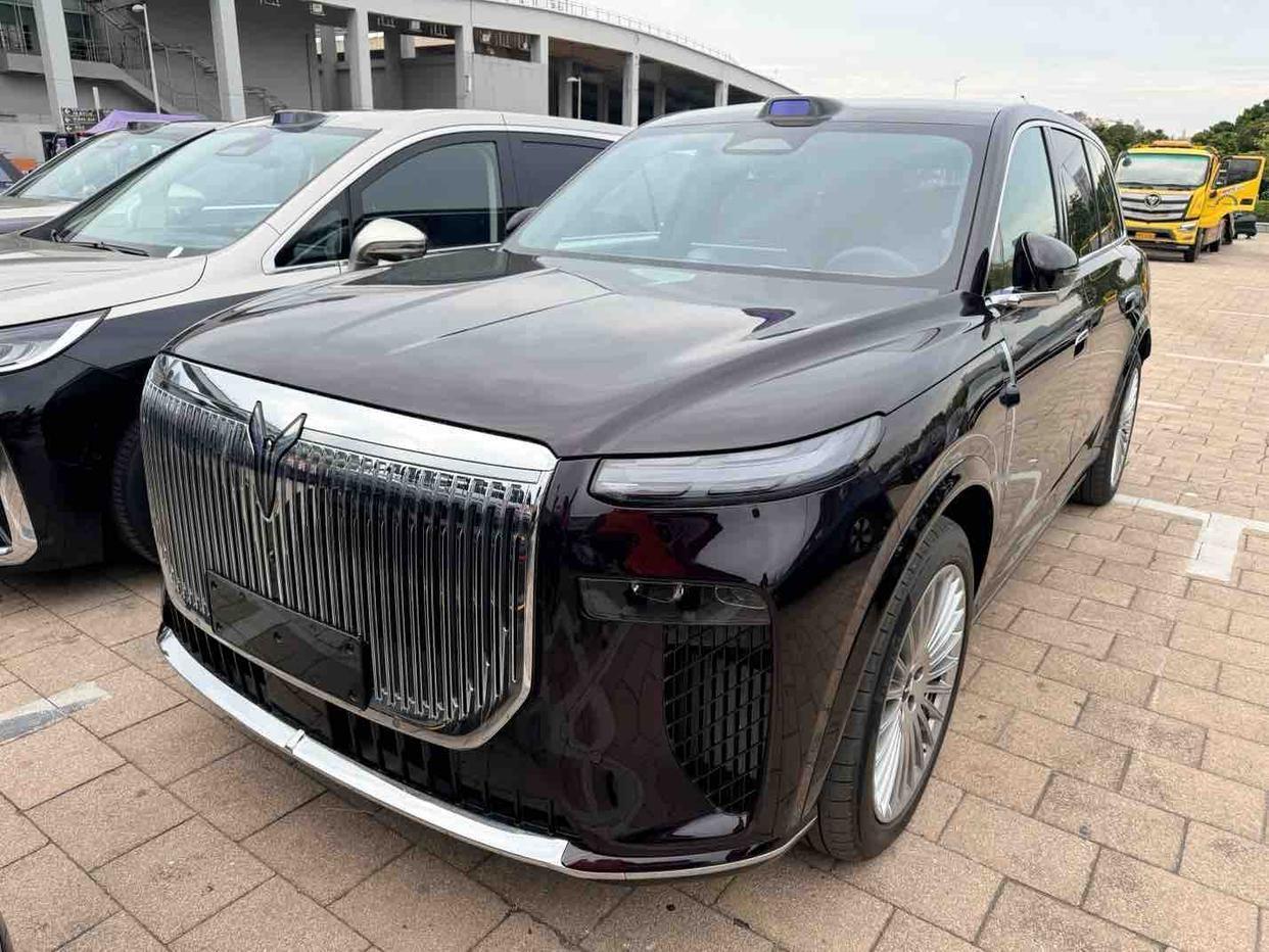 汽车行业，华为与众多车企的合作，打造出了一款款爆款车型：华为与比亚迪携手，方程