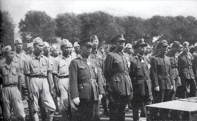 1949年1月9日，邱清泉让12军副军长于一凡乘飞机去南京反省，等于变相解除他的