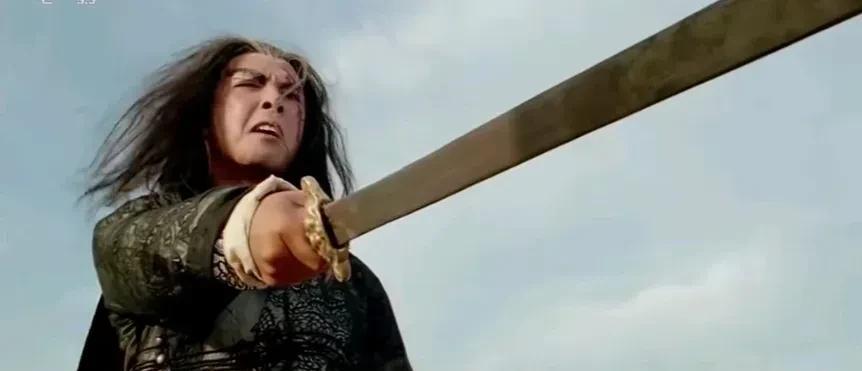 新龙门客栈最大的bug，就是甄子丹饰演的厂公被厨师杀掉！当年我十岁，我的概念里