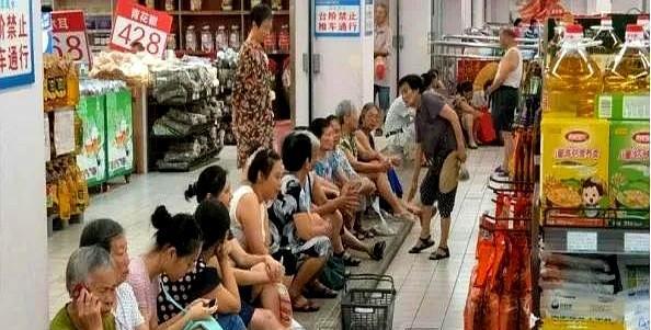 想去商场单纯蹭空调的朋友，本人给你一个忠告。去商场蹭空调，不要带手机和现金，每