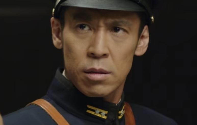 雪藏八年。突然空降。朋友圈昨晚被一部“僵尸剧”刷屏了。2018年拍完，压到