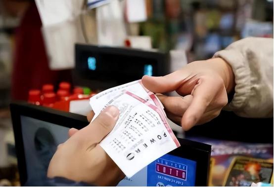 彩票销量遭遇“断崖式”下滑，“花2元就能中500万”的说法，为何越来越少有人相信