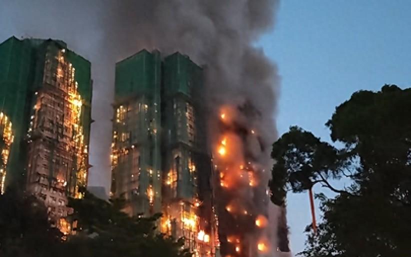 蓄谋已久！涉事人员已被逮捕！香港这场大火太惨烈了！遇难人数已升至44人。