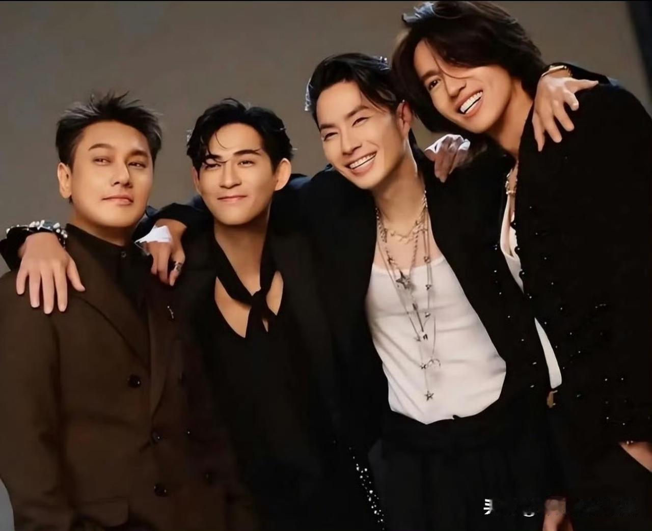 宁得罪君子，不得罪小人，五月天阿信踢到门板了，朱孝天实名举报五月天假唱勾结黄牛逃