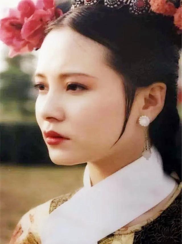 康熙47年，热河狩猎时，康熙因为喝了新鲜鹿血，烦躁不安，就带侍卫去鹿场看鹿，却意