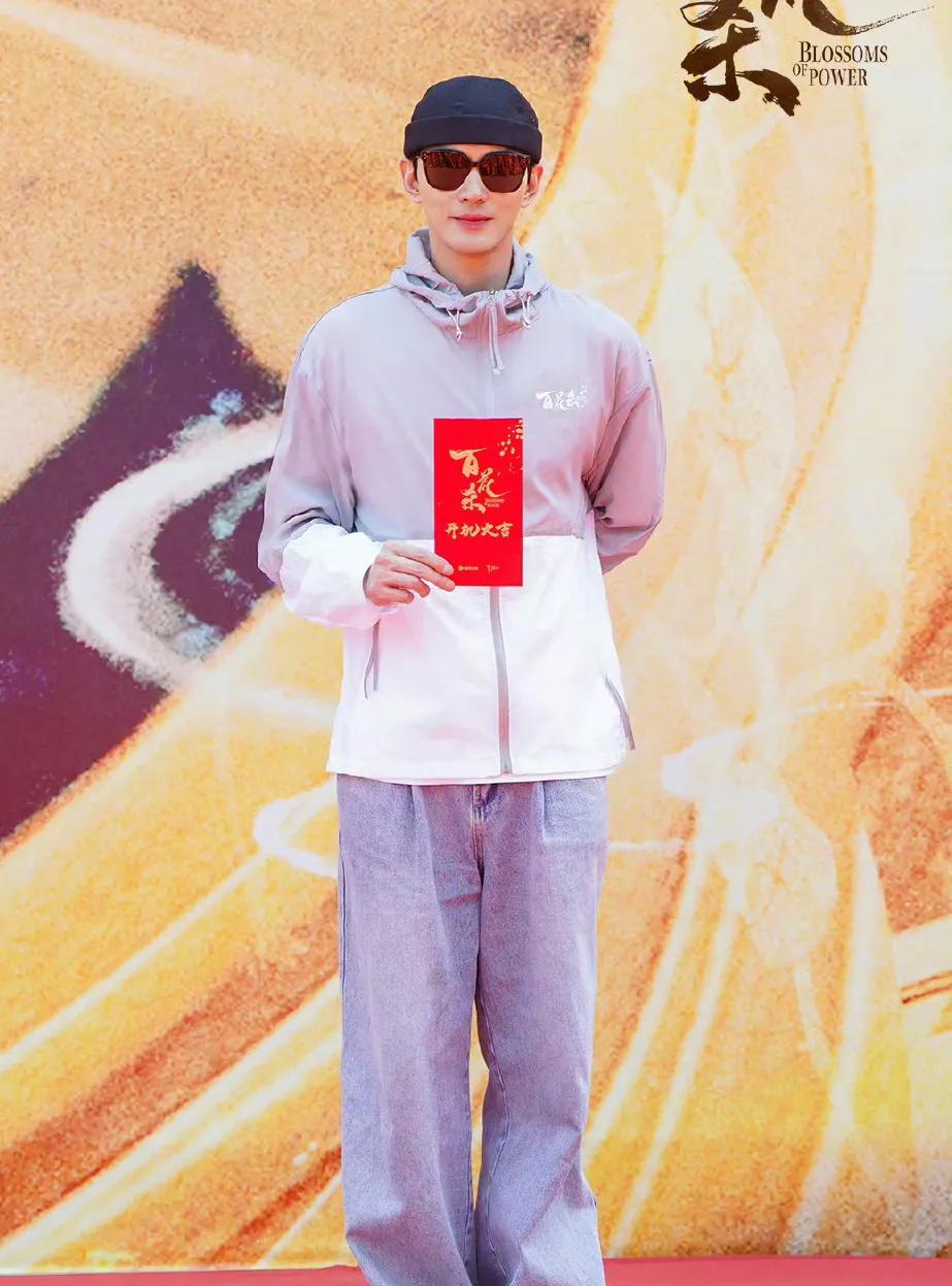 <em>徐正曦</em>冲上热搜！4月7日，<em>徐正曦</em>突然冲上了热搜，这次不是因为他退圈的事了，而是