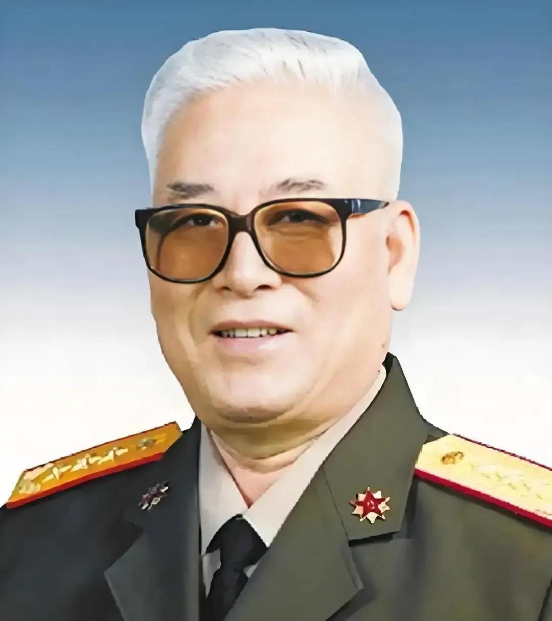 1990年固辉接任南京军区司令员，有一次固辉到无锡某师调研，该师一名领导汇报工作