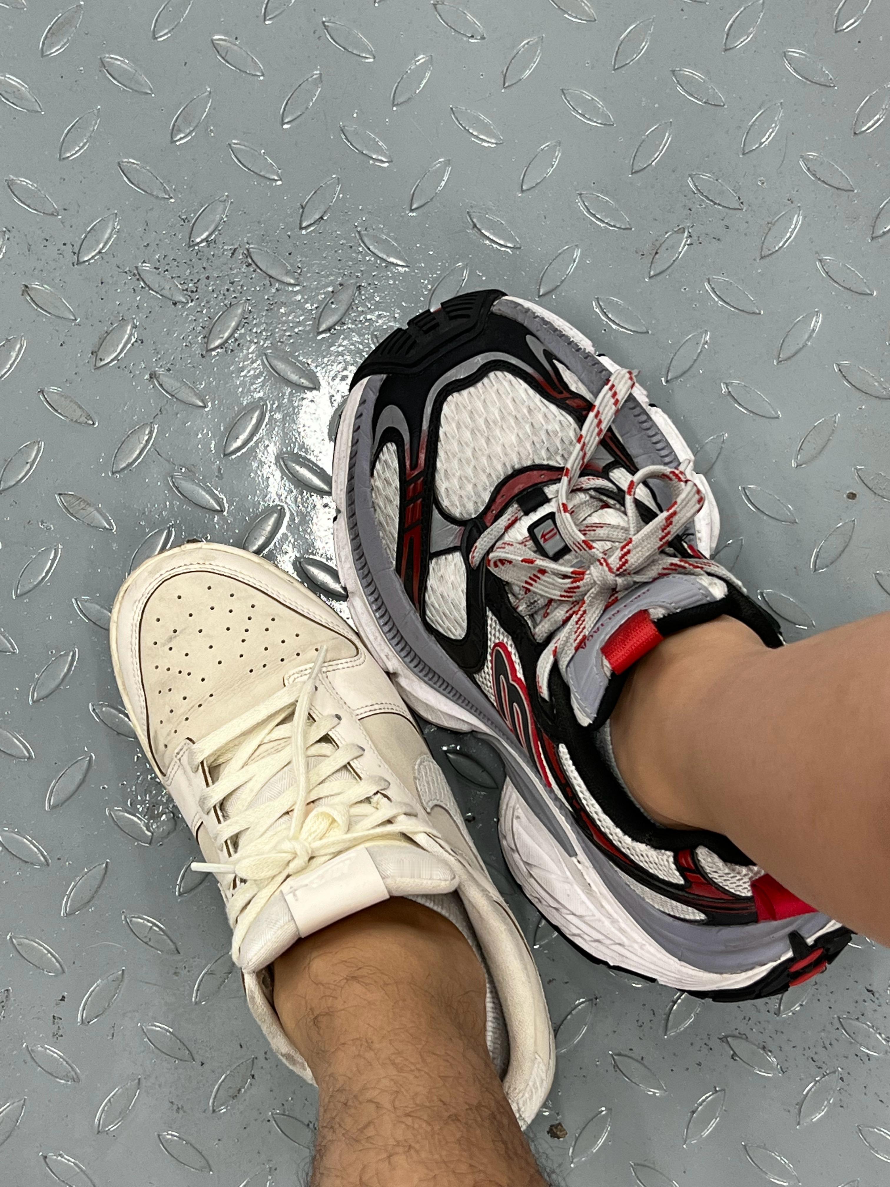 这鞋穿着舒服吗？我是穿不了，因为我得开车～​​​