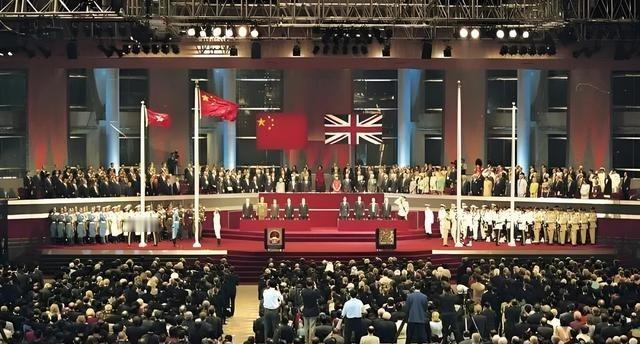 香港回归祖国27周年，GDP增长情况：1997年：1773.53亿美元