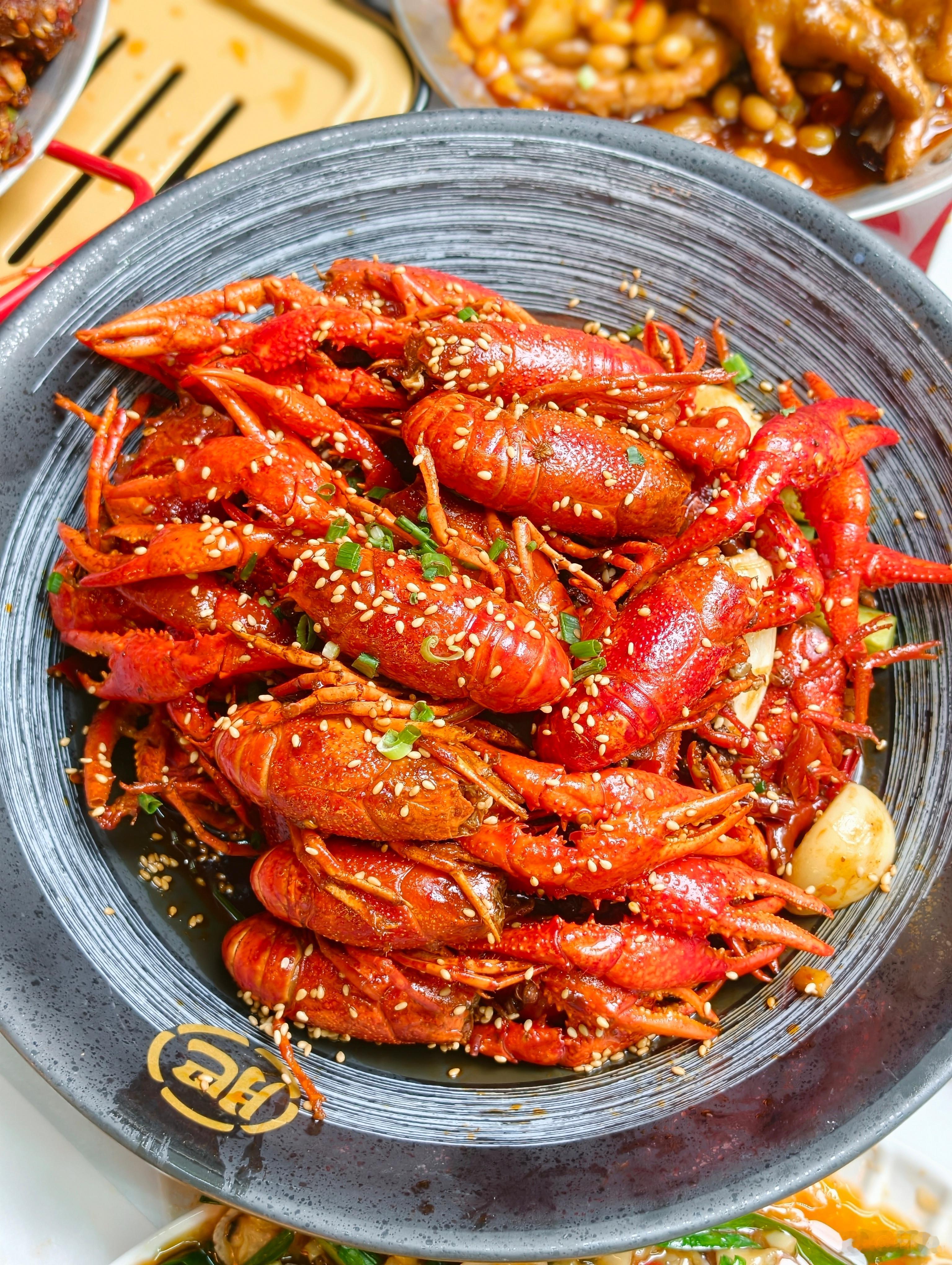 这季节就适合吃点小龙虾