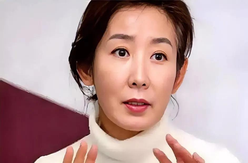 李在明肠子都悔青了！原因很简单，他错失了千载难逢的机会。罗卿瑷这朵政坛玫瑰