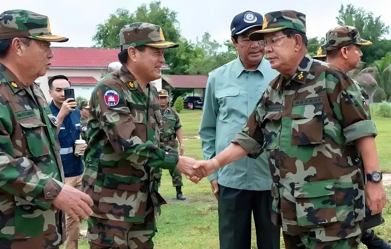 洪森记吃不记打，柬泰和平协议刚签两个月就又在边境爆发冲突。柬埔寨动用多管火箭炮，