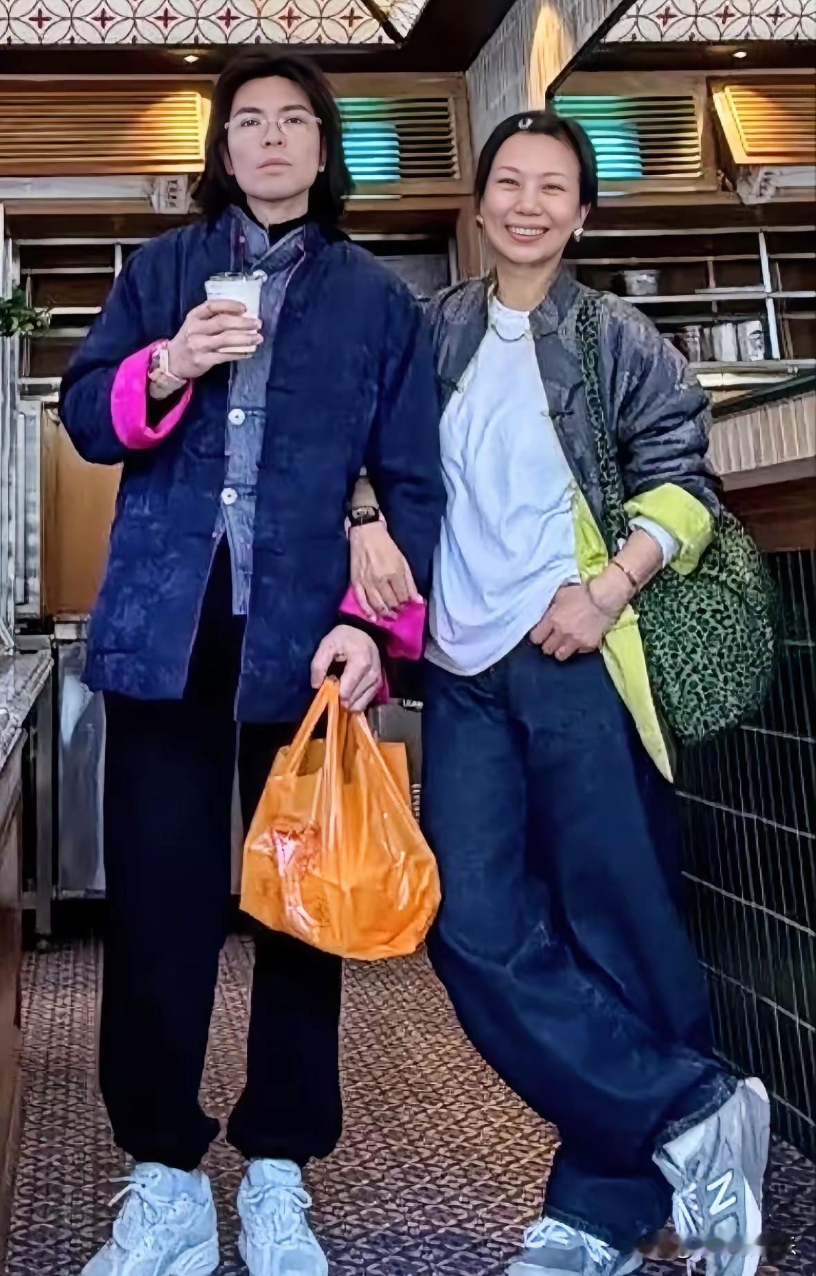 对萧敬腾真的彻底刮目相看了娶了大14岁的老婆林有慧，52岁的人了，怀孕概率不