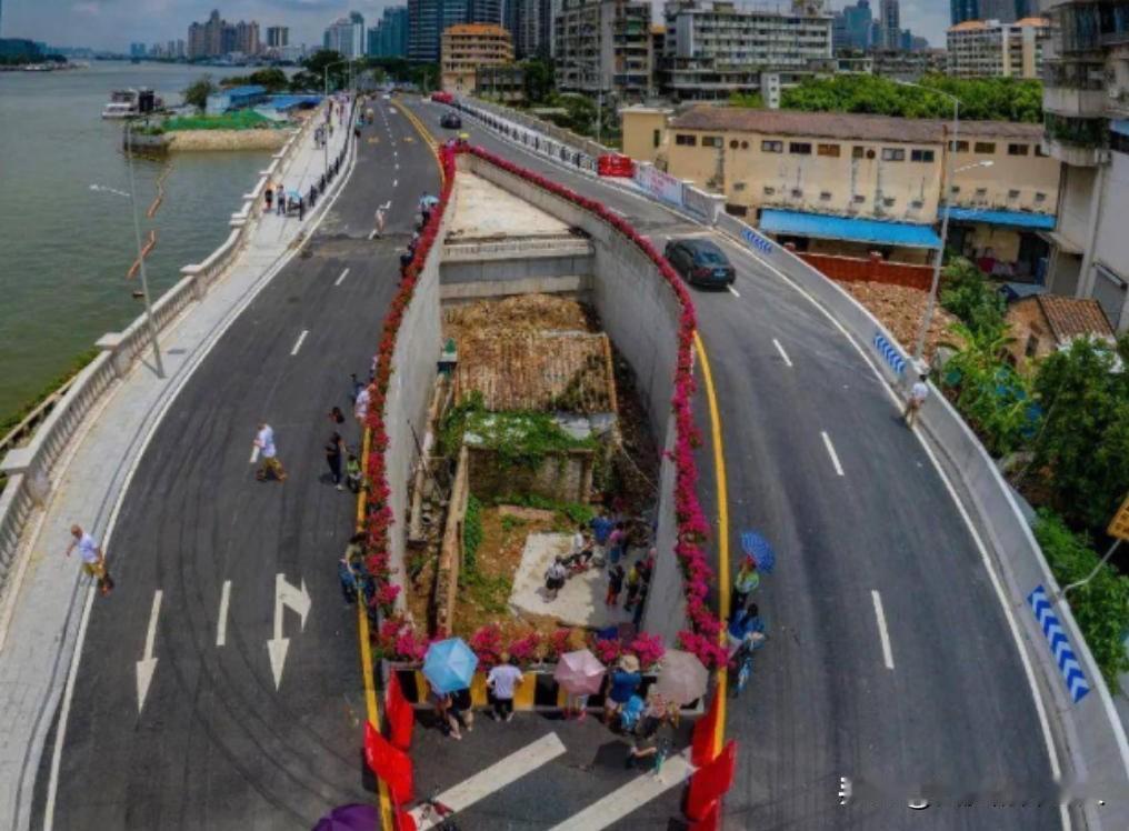 没有1500万，这房子我绝不同意拆除！2000年，广州贪心“钉子户”梁蓉，三十平