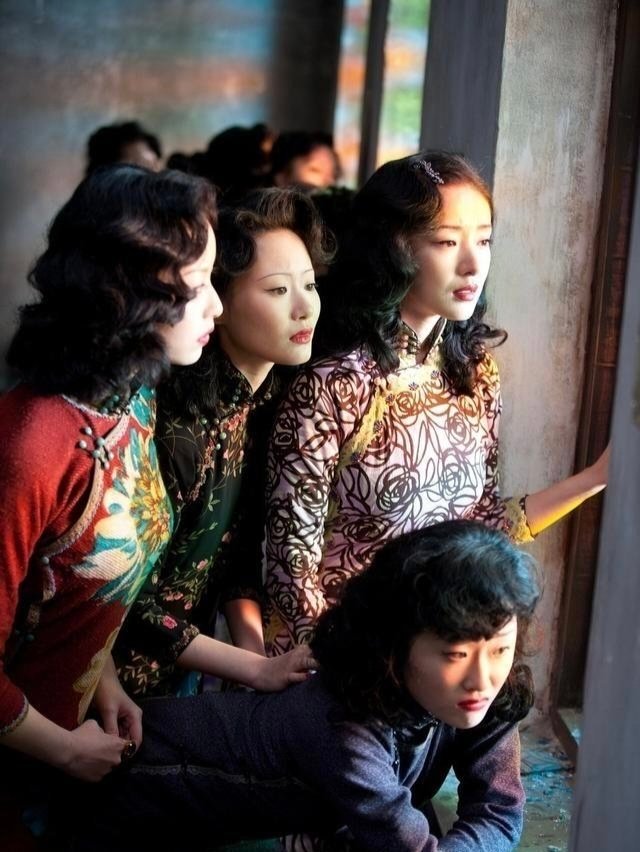 章子怡走上了国际，倪妮站稳了大银幕，周冬雨拿了金像奖。唯独韩熙庭曾被张艺谋力捧，爆火后与富豪卷款61
