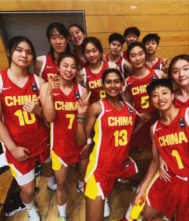 再来看看U19女篮那些在张子宇身边打寄生球的球员吧。中国女篮在这边狂虐新西兰