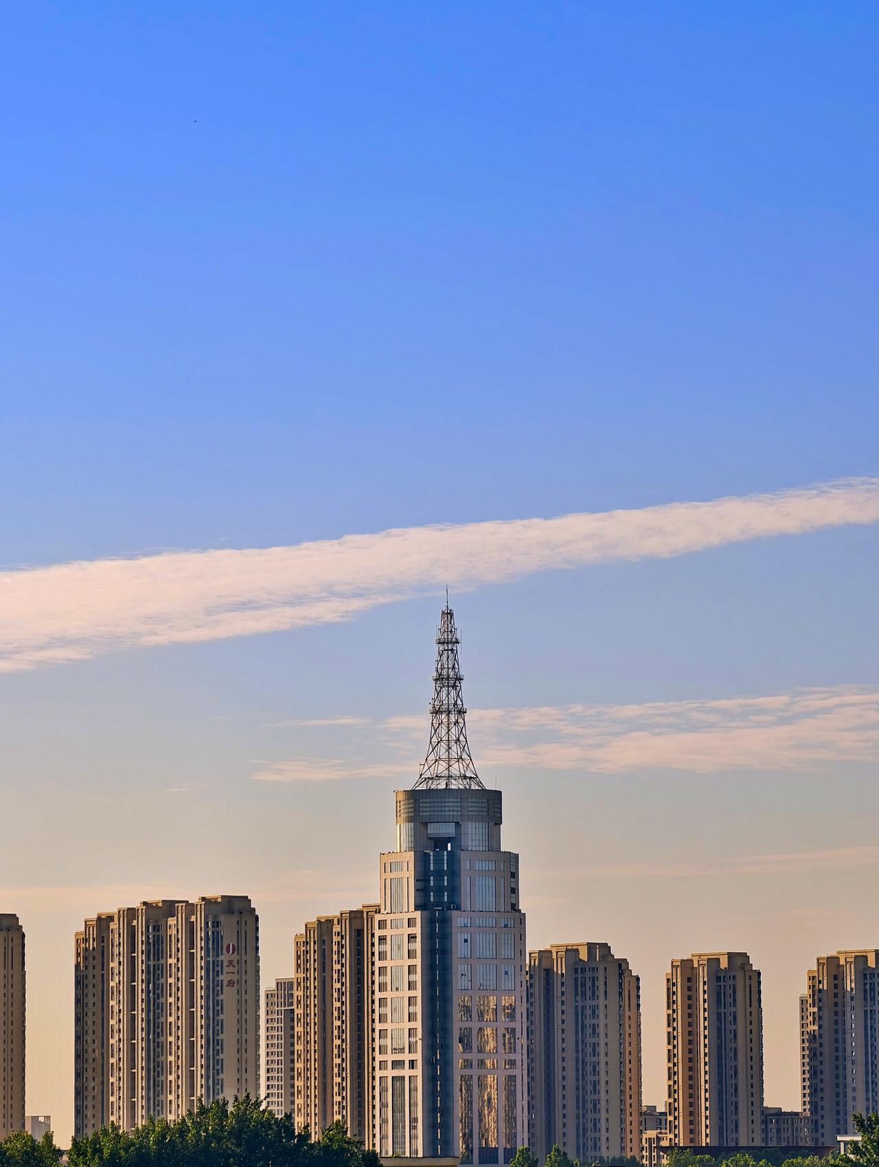 邢台联通大厦（信息大厦）：一座城市的时代坐标。中国联通邢台市分公司办公大楼，