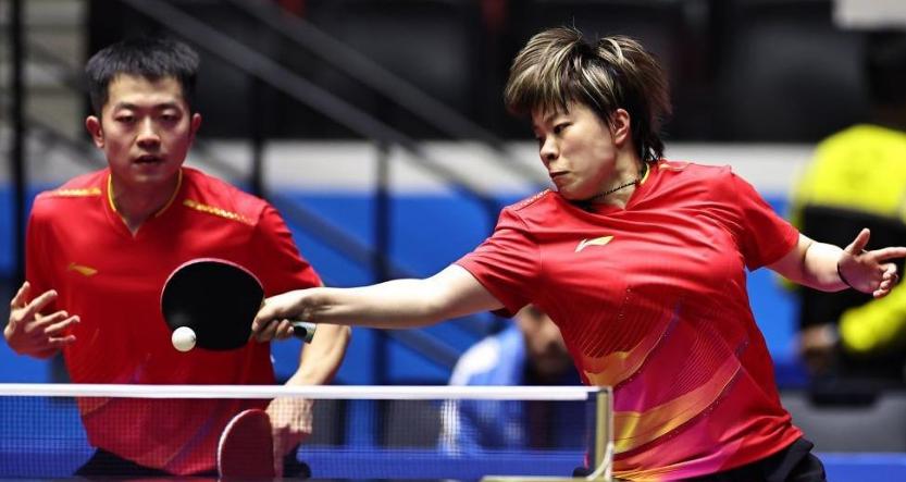 十五运会乒乓混双1/4决赛太燃了！蹲直播看到袁励岑/王艺迪4-0横扫对手，全程没