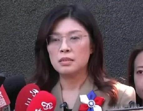 郑丽文这情商也太高了吧！今天在台中参加国民党131周年党庆，一句话就化解了所有传