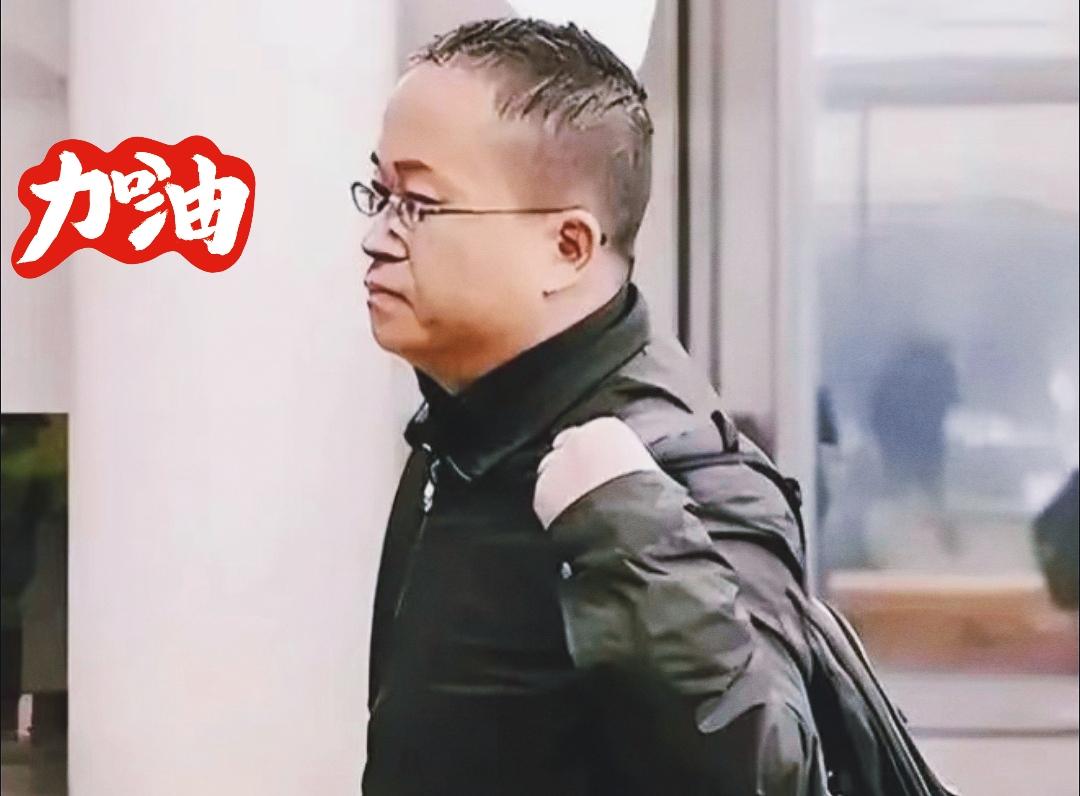 整整9年，张浩终于回家了。看新闻时心里真的堵得慌，一位顶尖学者，脚脖子上戴