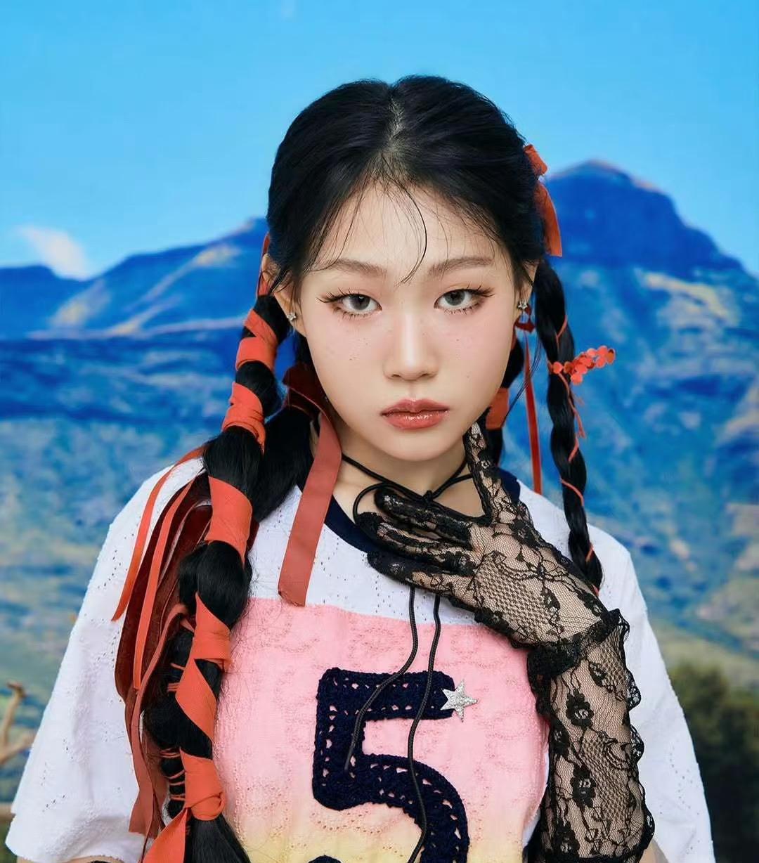 我怀疑沈佳润是被她爹给坑了，谁家女儿出道了还要被自己的亲爹黑，谁家女儿出道了
