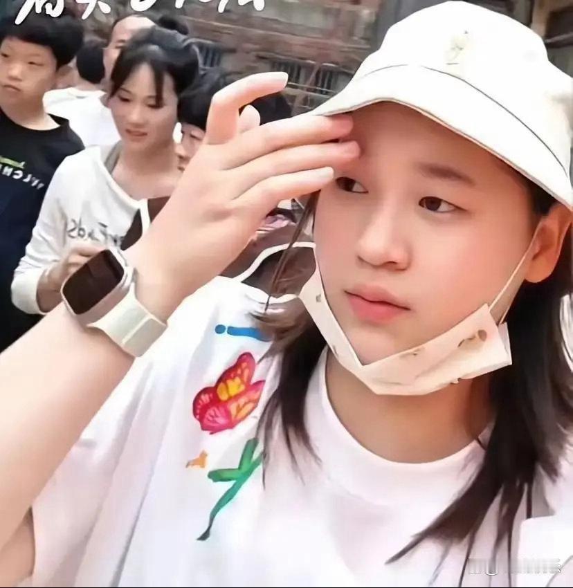 全红婵减重后被夸清秀，真正被放大的却是那套盯着运动员身体打分的审美