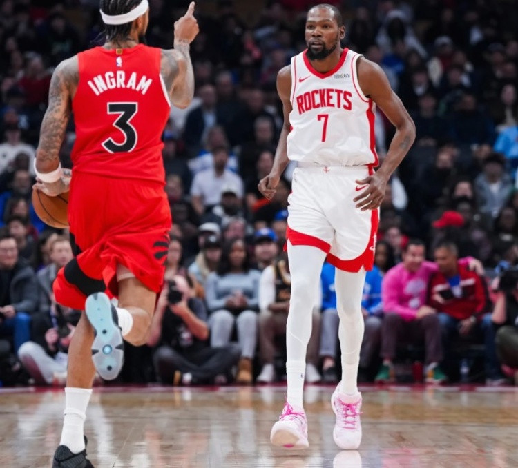 伊森、奥科吉、小史密斯和谢泼德，这4位射手都是联盟顶级的，包括火箭队的大前锋小贾