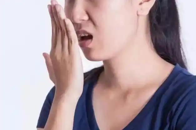 早上醒来,刷牙时你是否常常觉得口腔里有一种怪异的味道?不管怎么刷,甚至喝点水,这