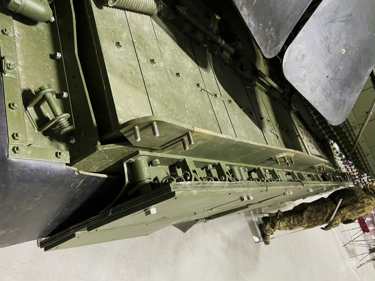 T-90M还在不断改进由于FPV无人机提供了观察和选择命中点的能力，用以往针对炮
