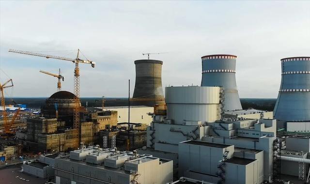 你以为中国建核电站只是为了发电？那你可太小看咱们的算盘了。说白了，这盘棋早就盯上