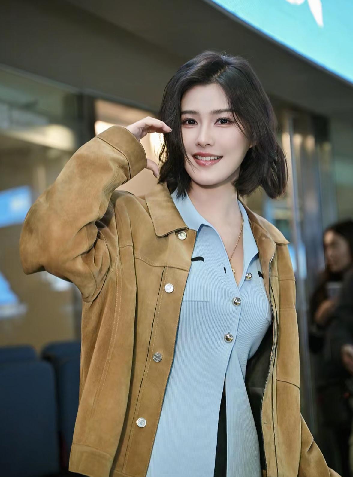 笑语盈盈暗香来，似水流年映笑颜。