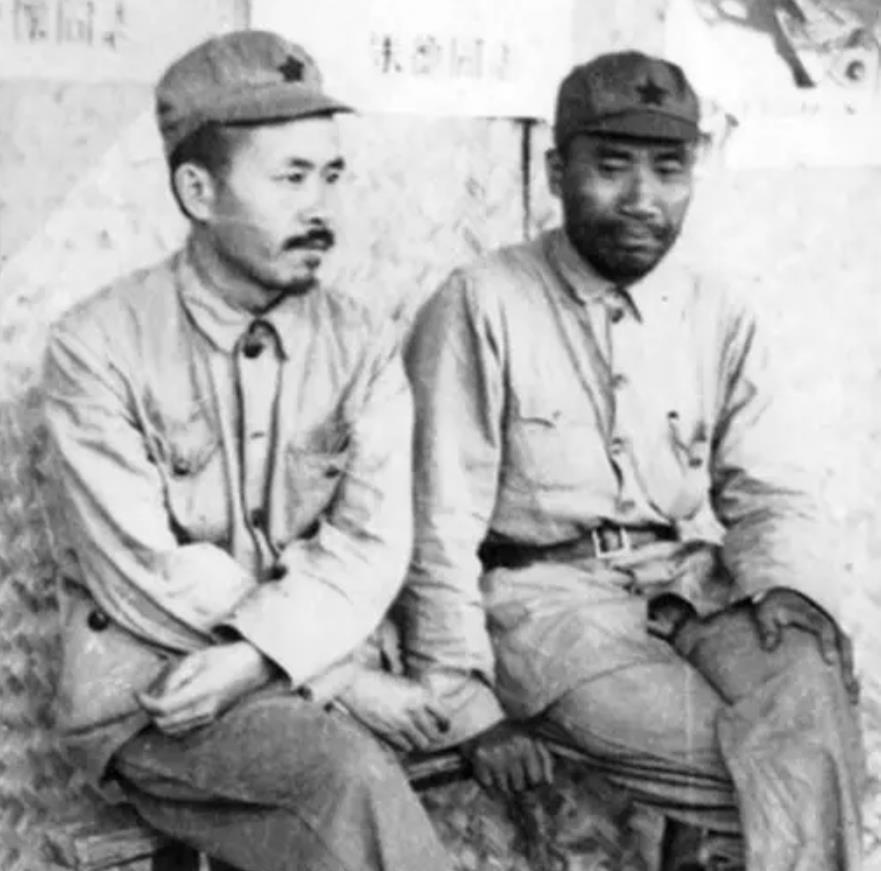1970年，因为挂念老首长，萧华上将登门探望朱老总。一见面，萧华上将愤怒地讲：“