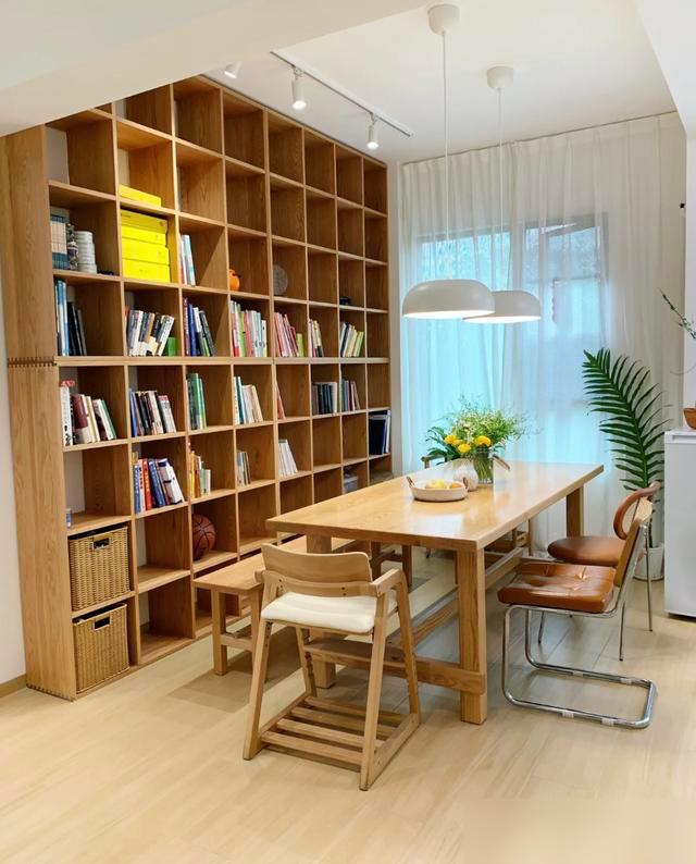 这改造也太懂咱们普通人的心思了吧！套内99平的房子，屋主把能砸的非承重墙全拆了，