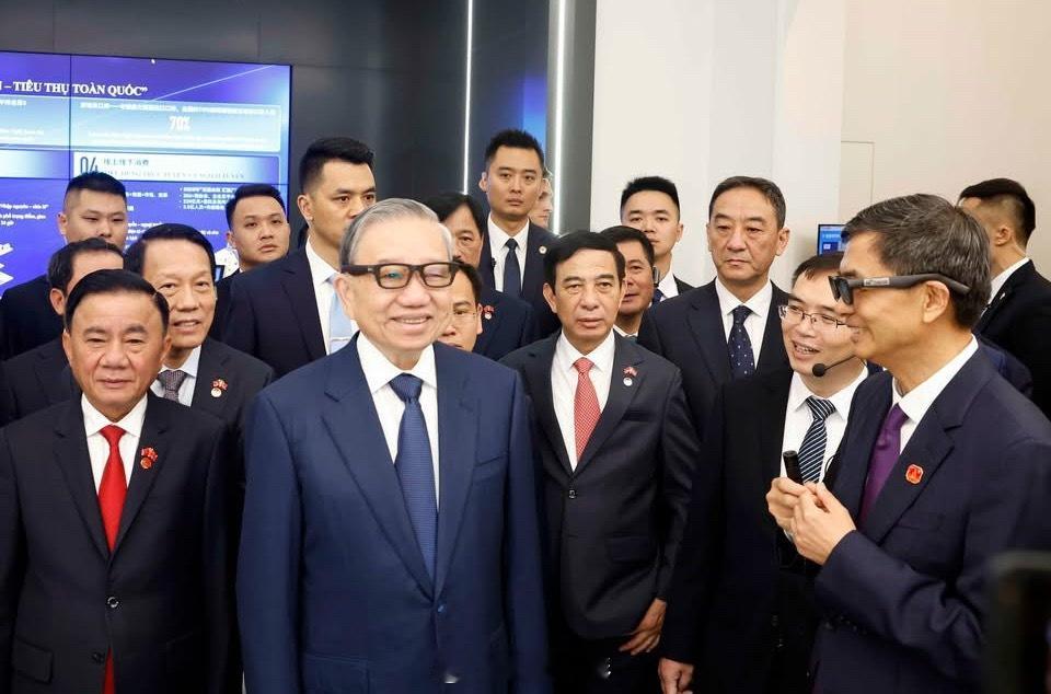 🇻🇳🇨🇳4月17日上午，越南领导人苏林率越方高级代表团前往南宁「中国—东