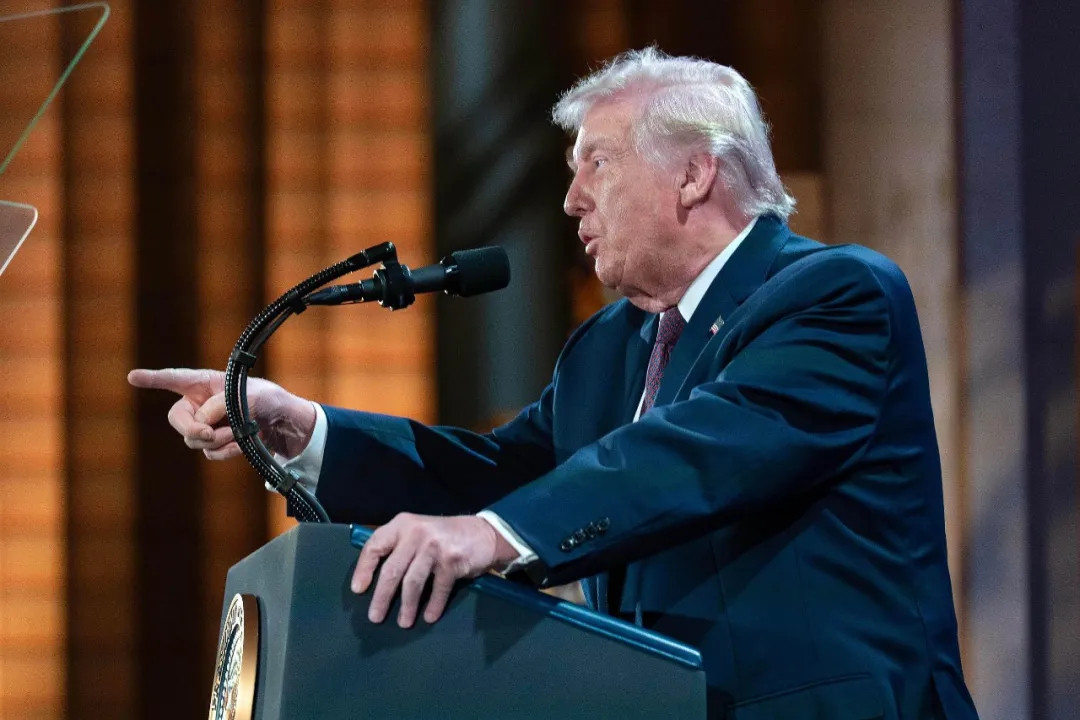 特朗普震撼对比:伊朗舰队规模超委内瑞拉部署,核协议仍存希望