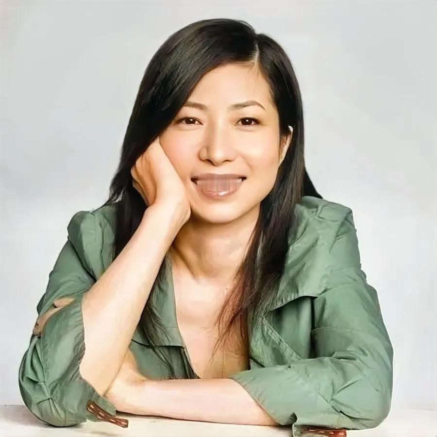张小娴说：“最能反映女人品味的，不是她的衣着、爱好，也不是她开的车、看的书