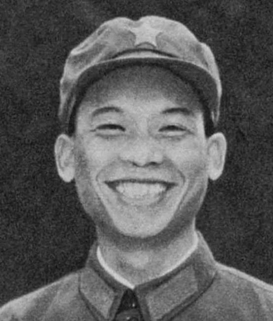 1979年，我军一名走失的战士正在越南的农田里挖红薯，突然被人用石头砸了一下，小