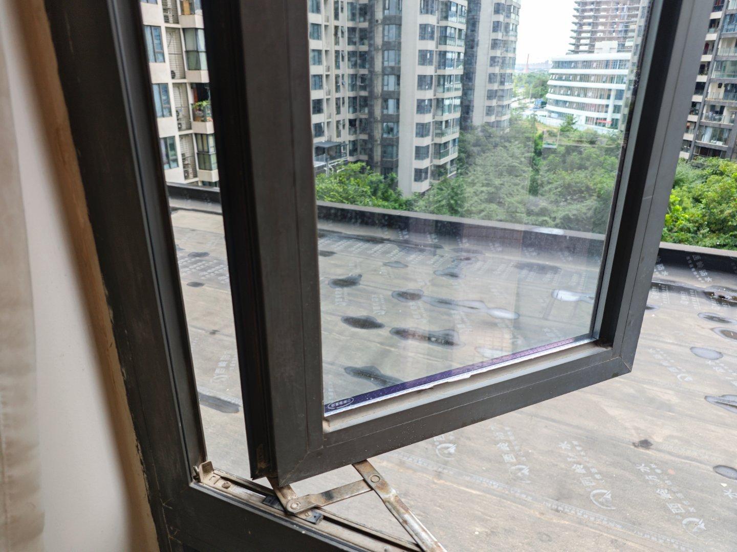 脑残夹手玻璃门窗，没错我就被夹了​​​