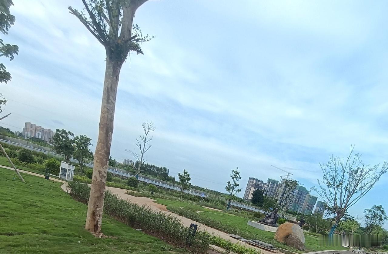 我同事说:她爸是供电局的，退休了，有40多万公积金一次性领了，企业年金20多万，